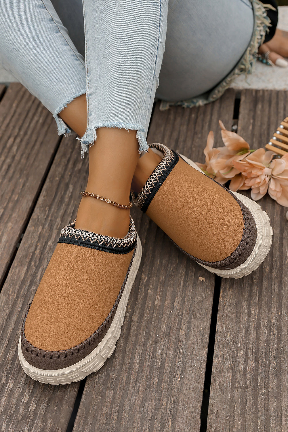 Black Contrast Stitch Detail Plush Winter Clog Slippers