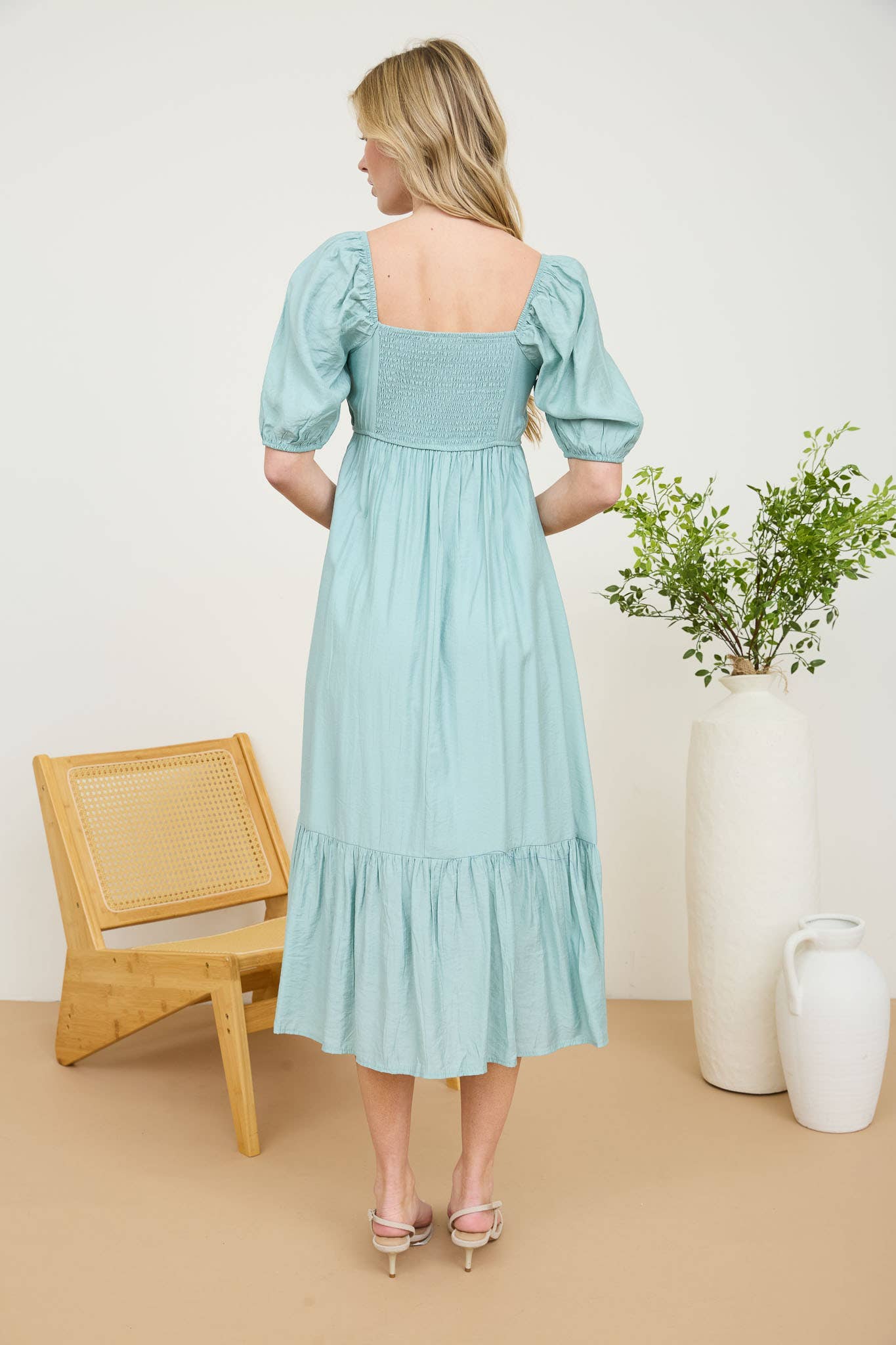 PLEATED EMPIRE WAIST PUFF SLEEVE MIDI DRESS: OFF WHITE