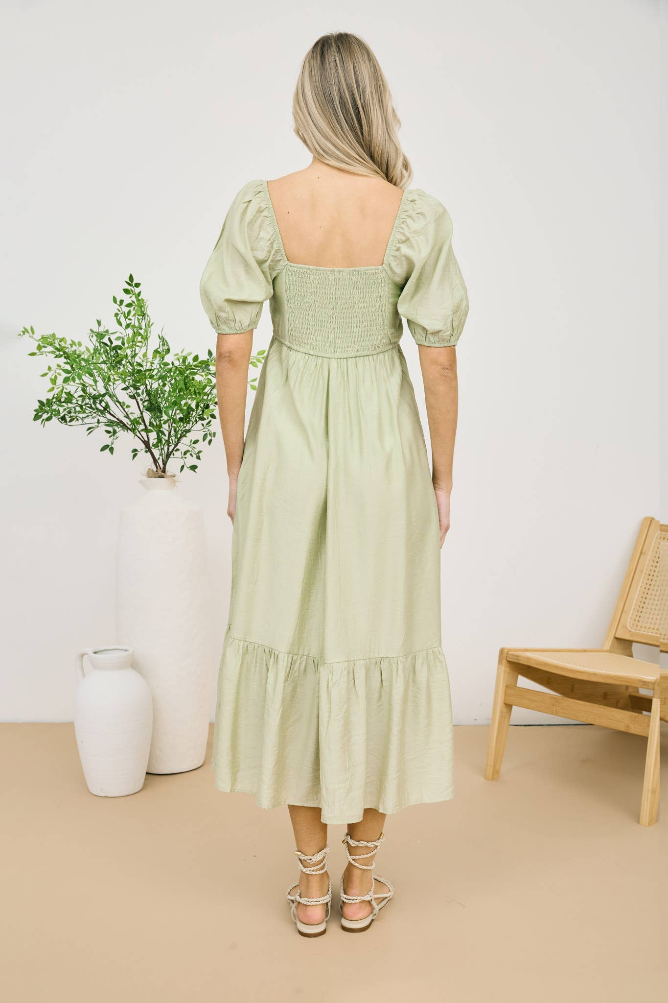 PLEATED EMPIRE WAIST PUFF SLEEVE MIDI DRESS: OFF WHITE